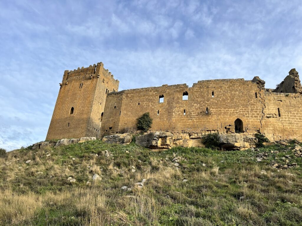 Castillo de Yéquera: A Medieval Frontier Fortification in Spain 1 Castillo de Yéquera
