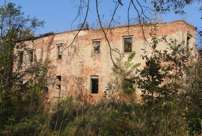 Janowiec Castle: A Renaissance Noble Residence in Poland