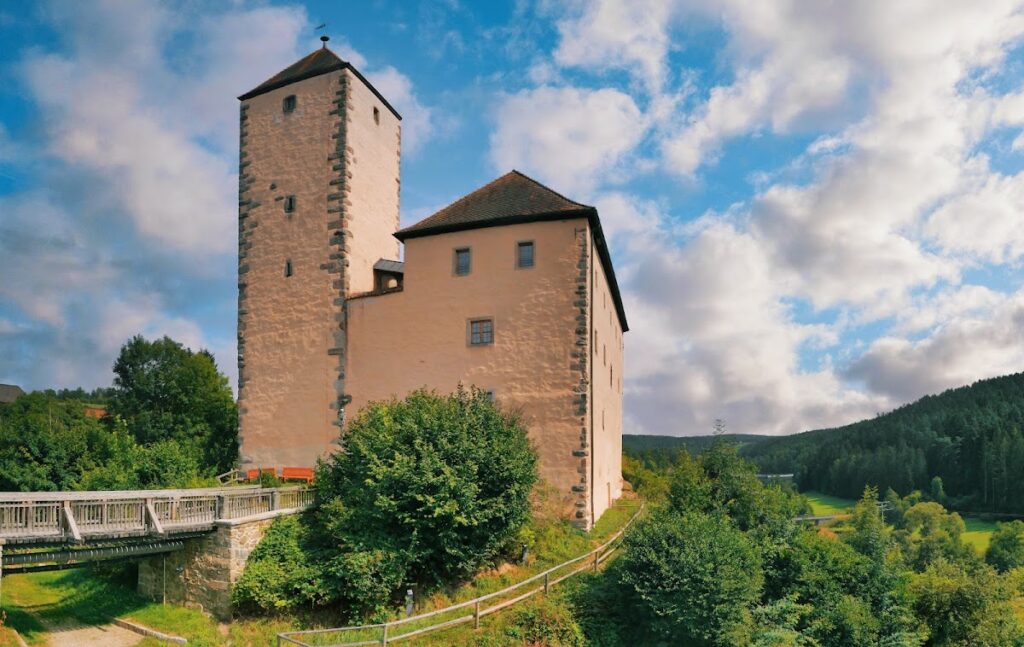 Burg Trausnitz im Tal: A Medieval Hilltop Castle in Germany 1 Burg Trausnitz im Tal