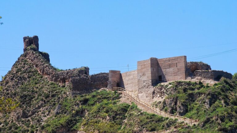 Castell de Castellfollit: A Valley-Control Fortification in Catalonia