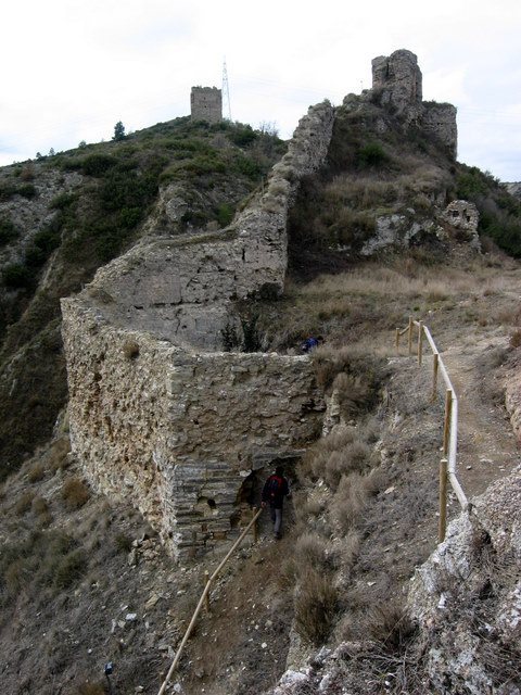 Castell de Castellfollit: A Valley-Control Fortification in Catalonia