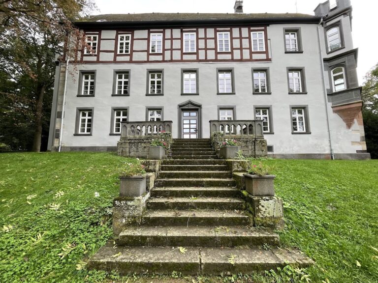 Busecker Schloss: A Neo-Gothic Castle and Municipal Seat in Germany
