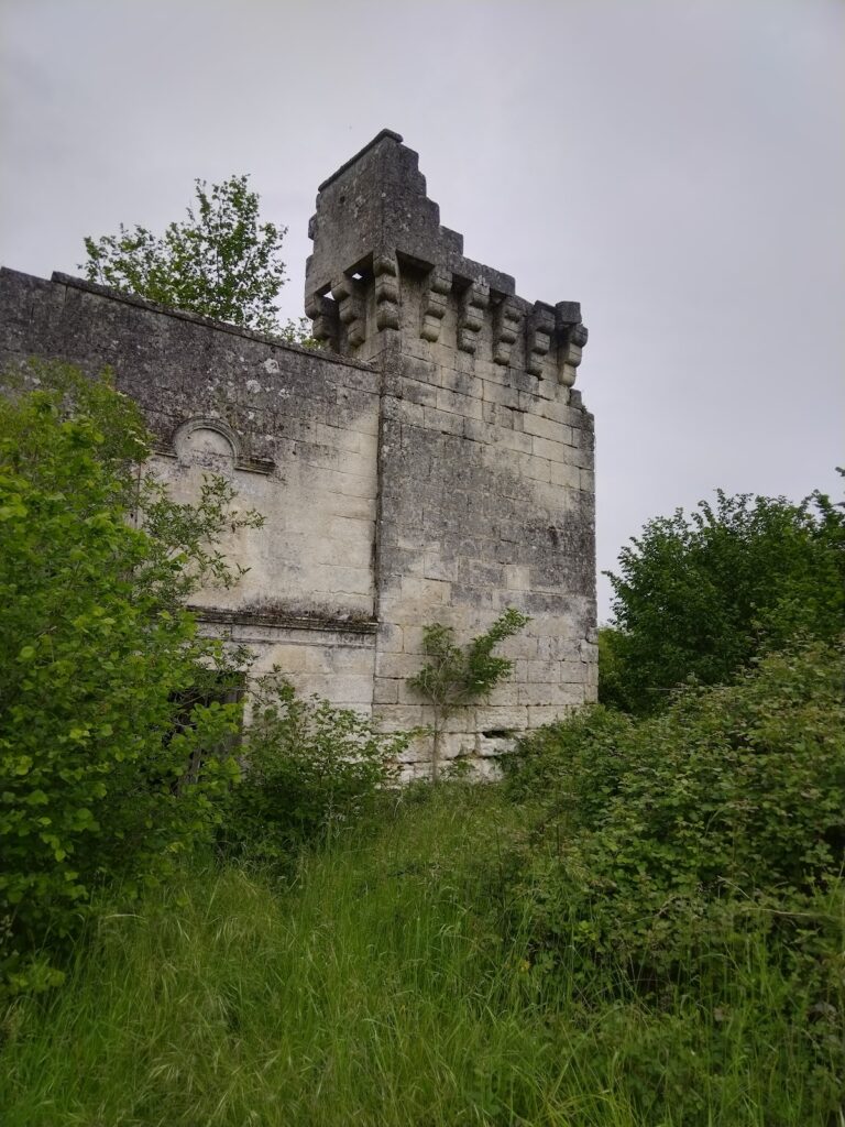 Château de Jovelle: A Ruined Fortified Castle in France