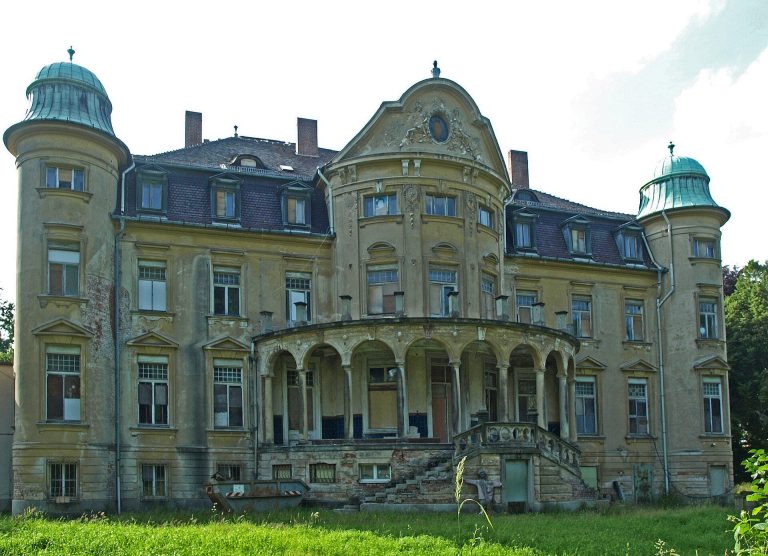 Neues Schloss Oberrengersdorf: A Neobaroque Manor House in Germany