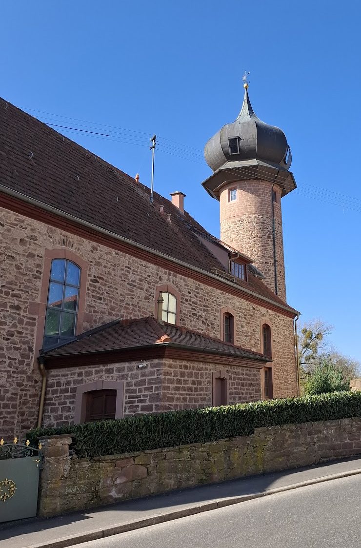 Burg Lohrbach: A Water Castle and Palace Complex in Germany