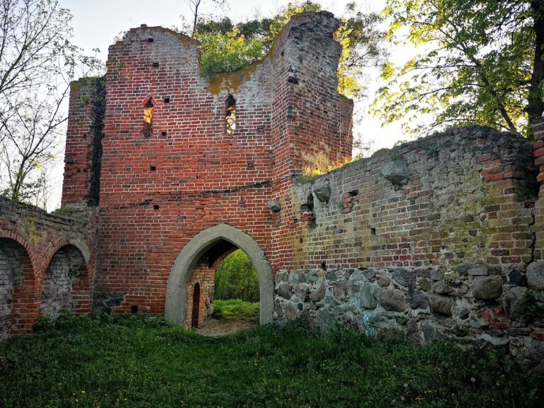 Pokrzywno Castle: A Teutonic Order Commandery Castle in Poland