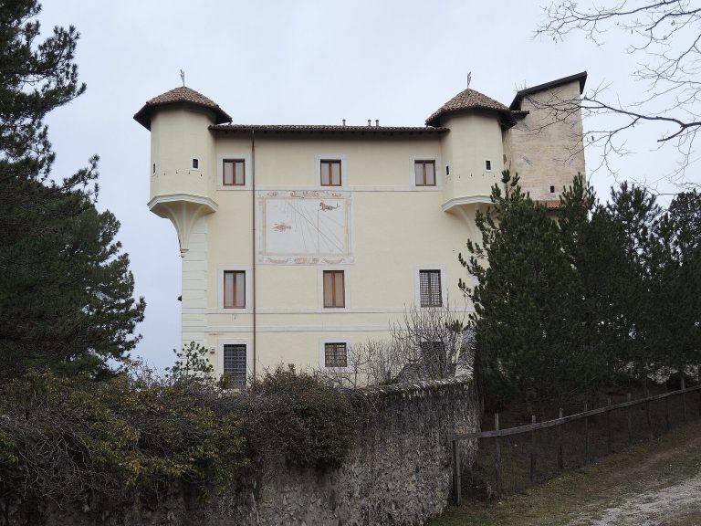 Castello Dragonetti de Torres: A Fortified Palace in Pizzoli, Italy
