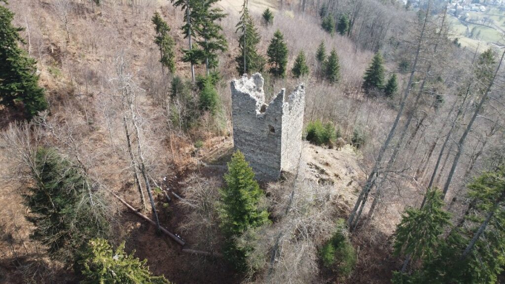 Klingenhorn Castle: A Medieval Hill Castle in Switzerland 1 Klingenhorn Castle