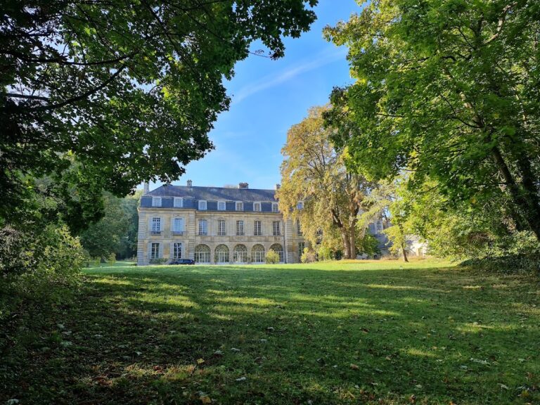 Château de Touteville: A Historic Estate in Asnières-sur-Oise, France