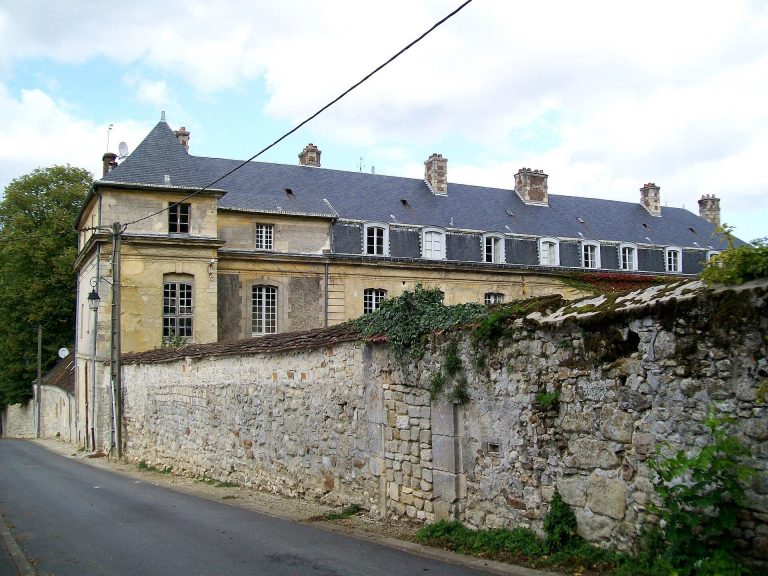 Château de Touteville: A Historic Estate in Asnières-sur-Oise, France