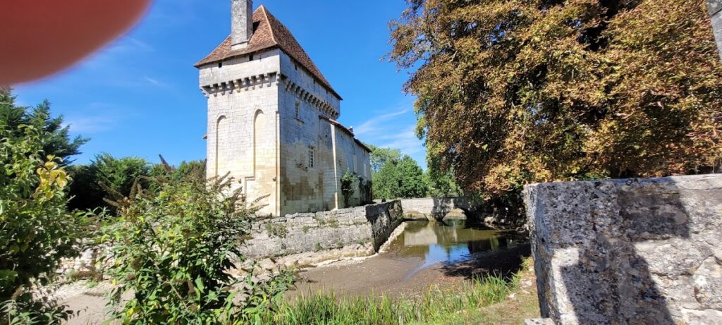 Château de Chapdeuil: A Historic Castle in France 1 Château de Chapdeuil