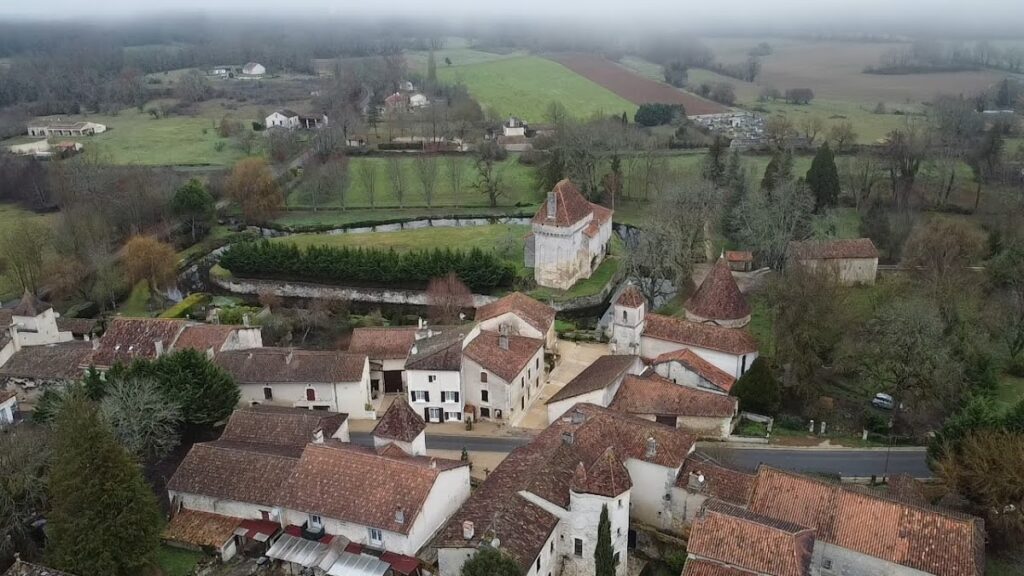 Château de Chapdeuil: A Historic Castle in France 2 Château de Chapdeuil