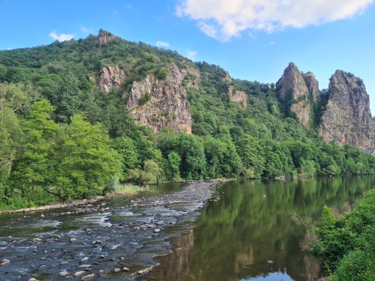 Rheingrafenstein Castle: A Medieval Rock Fortress in Germany
