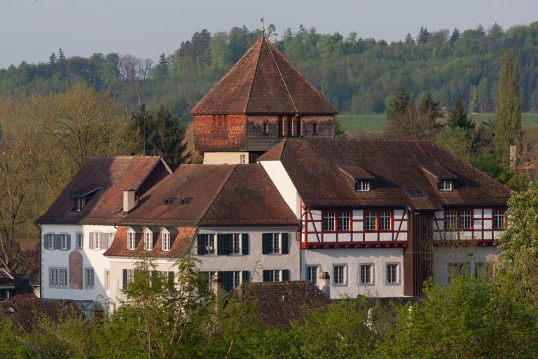 Unterhof Castle: A Medieval Castle and Former Seat of Authority in Switzerland