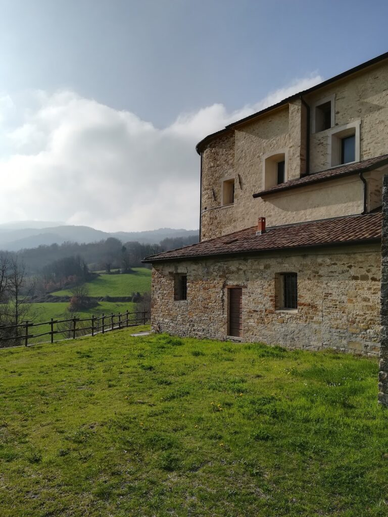 Castle of Beduzzo: A Medieval Defensive Fortification in Italy 1 Castle of Beduzzo