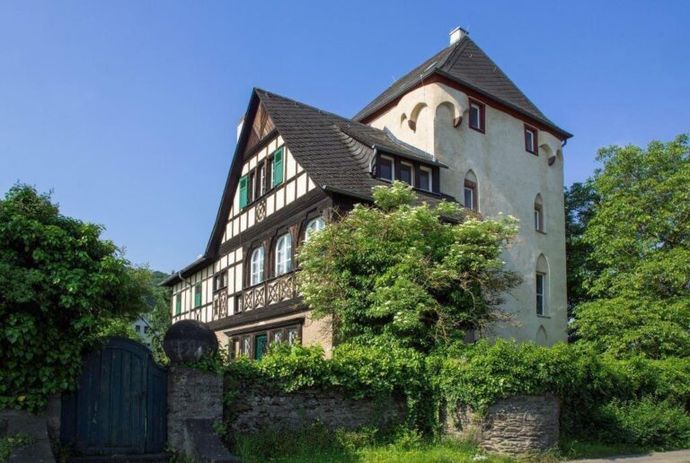 Osterspai Castle: A Medieval Rhine Stronghold in Germany