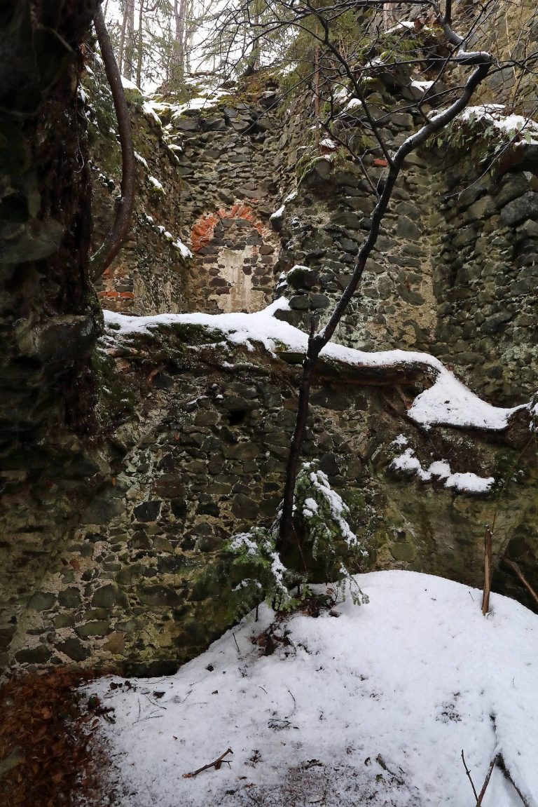 Burg Pernegg: A Ruined Hilltop Castle in Austria