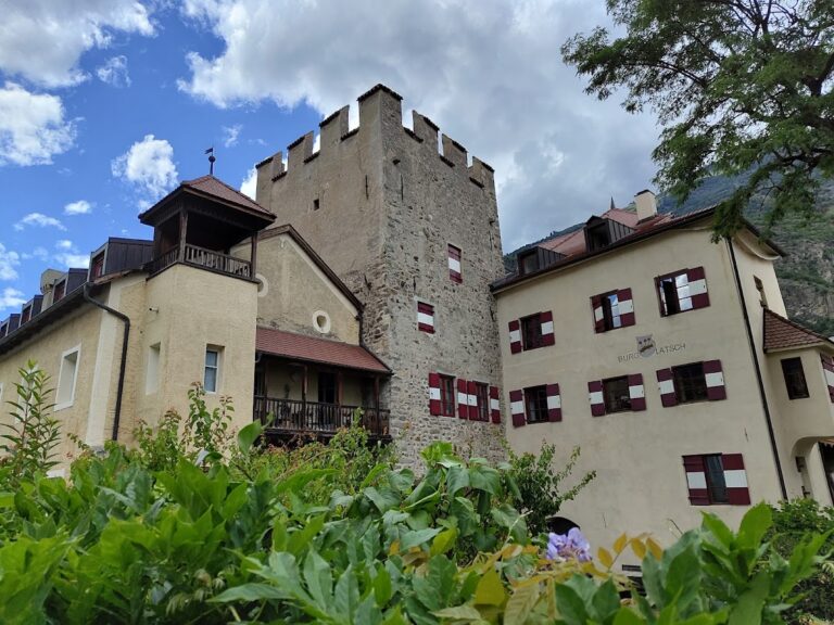 Latsch Castle: A Medieval Judicial and Residential Castle in Italy
