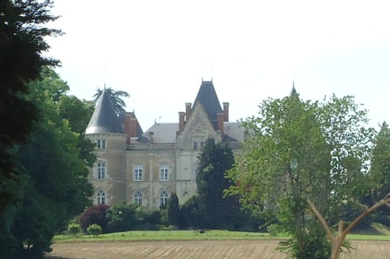 Château de la Roche-Mailly: A Troubadour-Style Residence in France