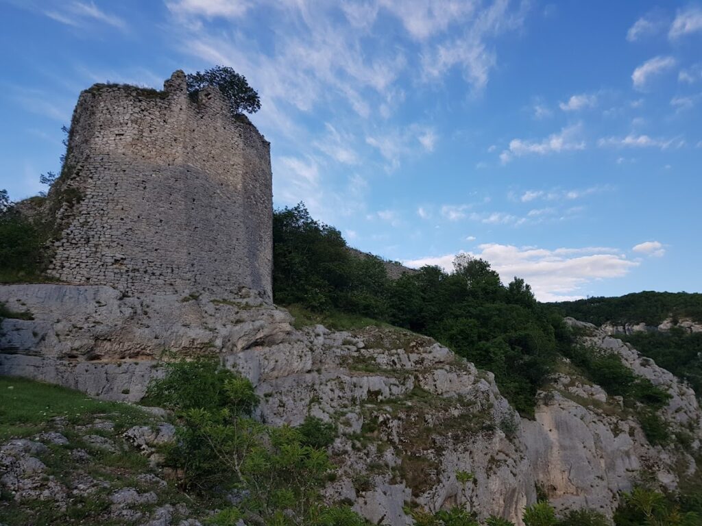 Bočac Fortress: A Medieval Defensive Stronghold in Bosnia and Herzegovina 1 Bočac Fortress