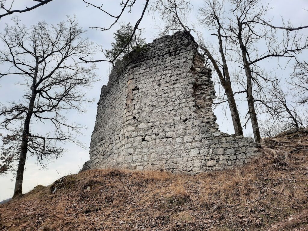 Auerburg: A Medieval Border Fortress in Bavaria 3 Auerburg