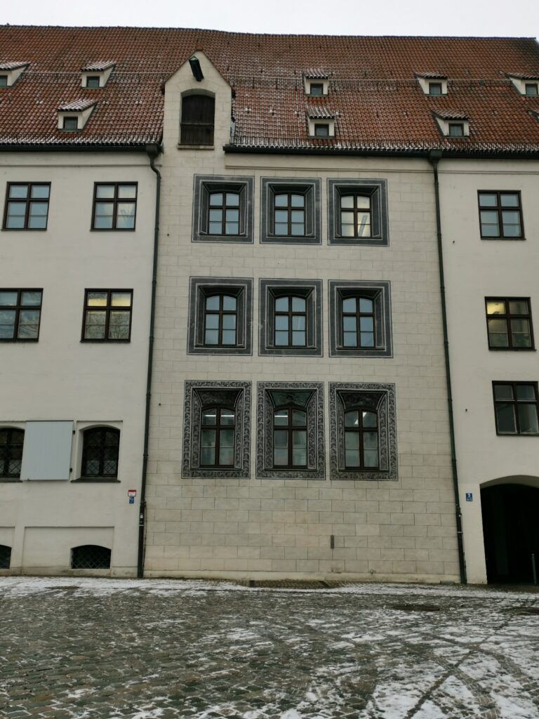 Alter Hof: A Medieval Wittelsbach Ducal and Imperial Residence in Munich 5 Alter Hof