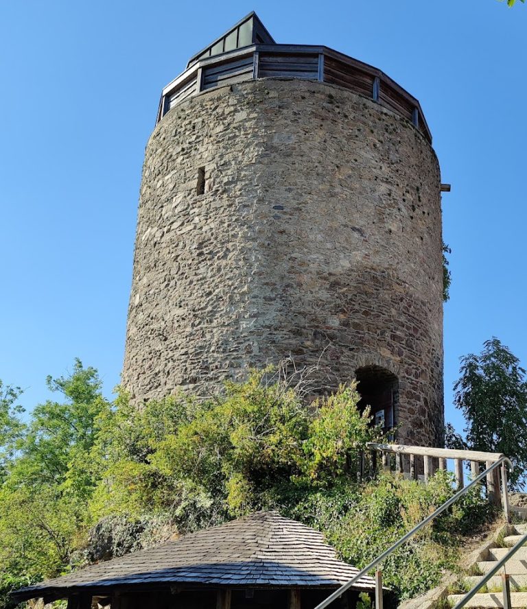 Kollnburg Castle: A Medieval Hilltop Fortress in Germany
