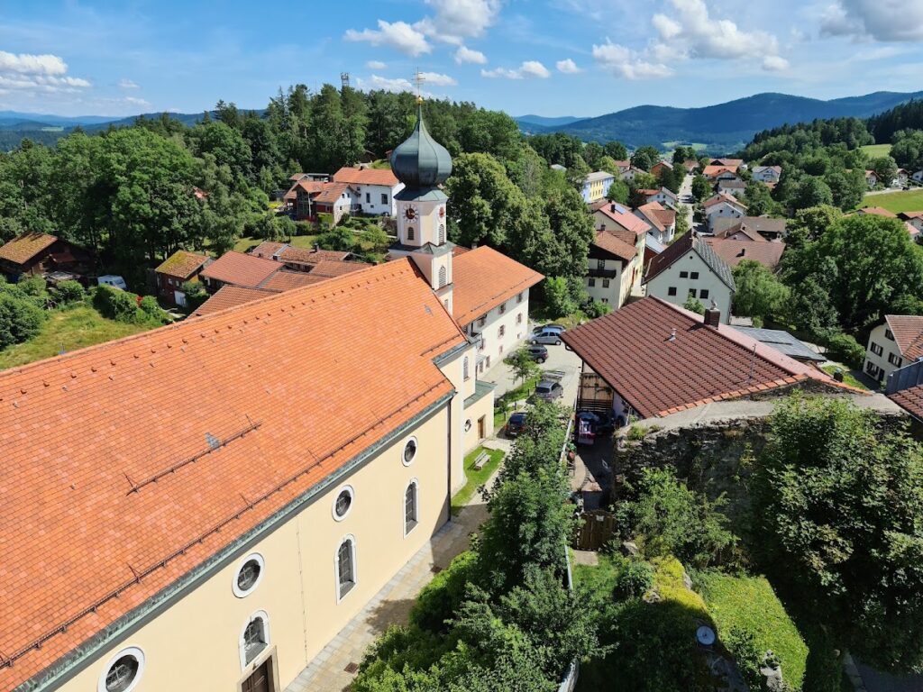Kollnburg Castle: A Medieval Hilltop Fortress in Germany 3 Burg Kollnburg