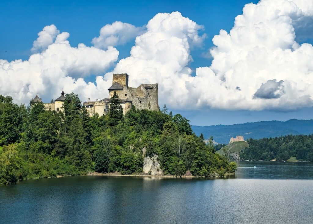 Niedzica Castle: A Medieval Frontier Fortress in Poland 2 Niedzica Castle