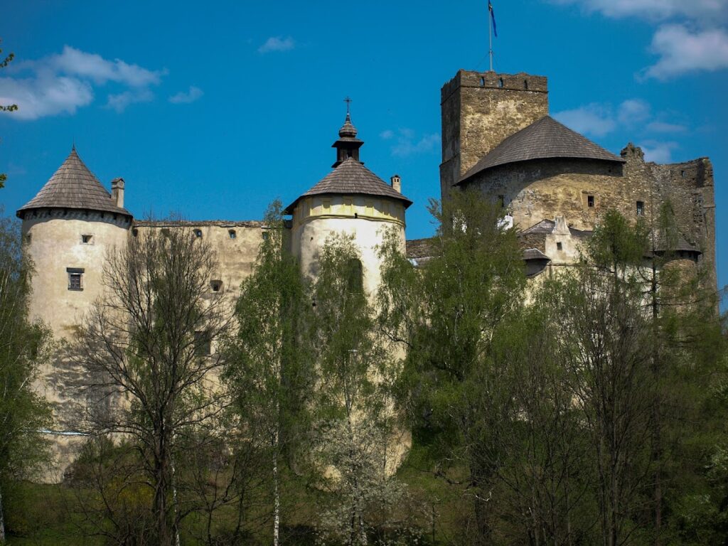 Niedzica Castle: A Medieval Frontier Fortress in Poland 4 Niedzica Castle