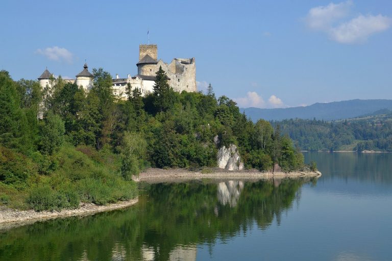 Niedzica Castle: A Medieval Frontier Fortress in Poland