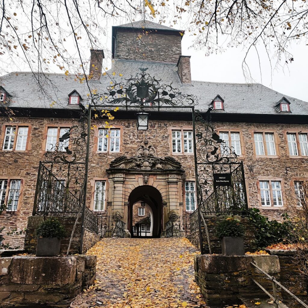 Burg Schnellenberg: A Medieval Fortress and Renaissance Residence in Germany 2 Burg Schnellenberg