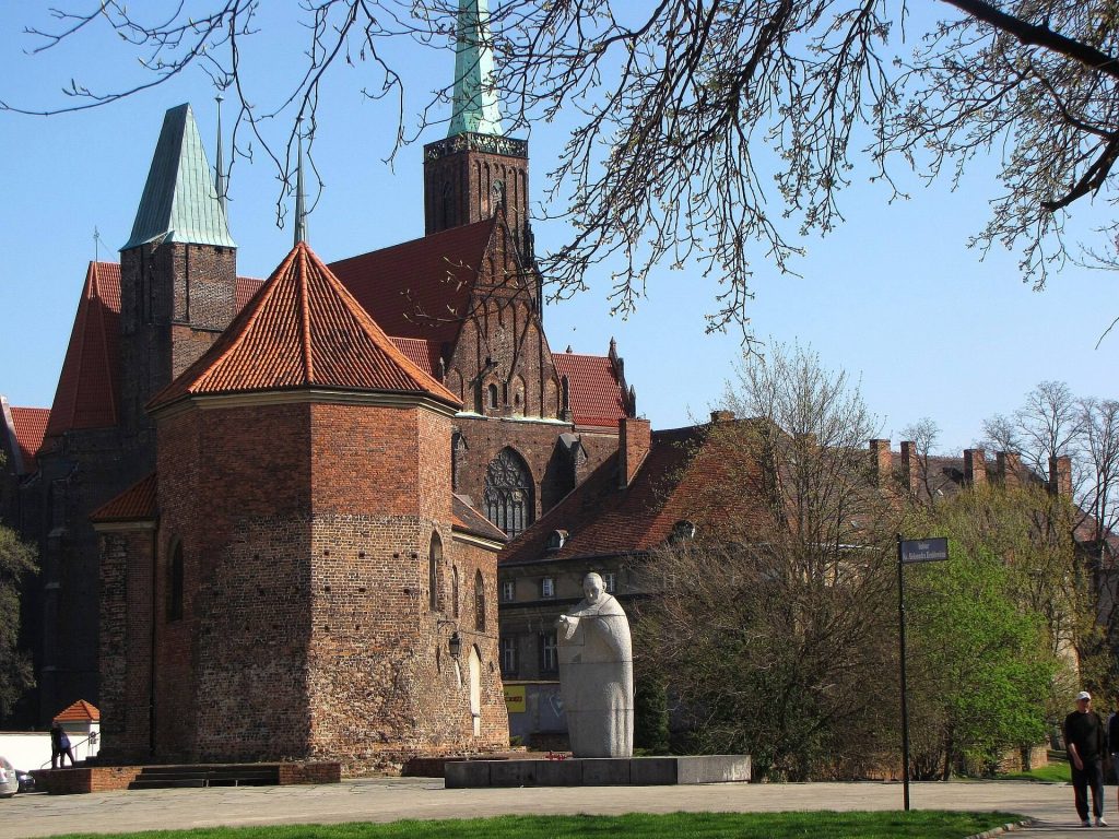Castle in Ostrów Tumski, Wrocław: A Piast Ducal Residence and Stronghold 1 Castle in Ostrów Tumski, Wrocław