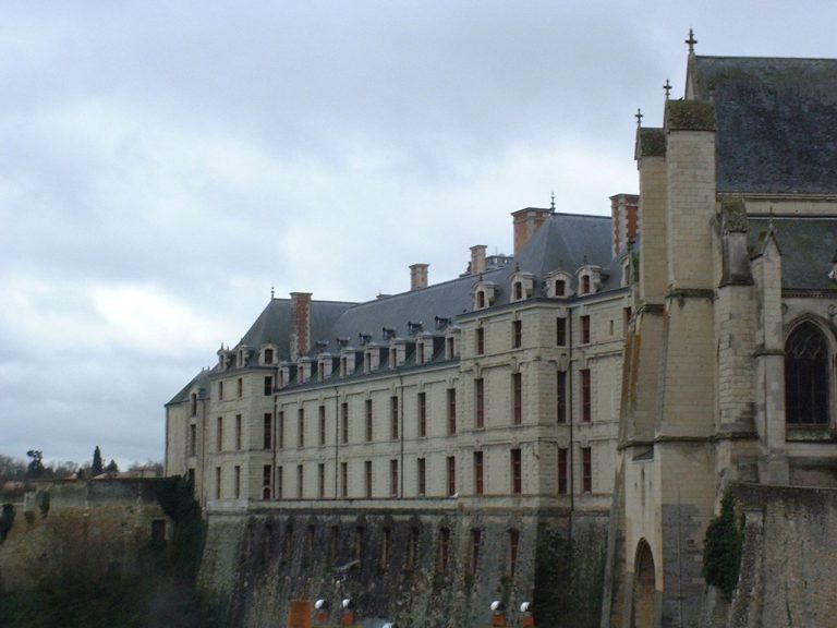 Château de Thouars: A French Ducal Residence and Historic Monument