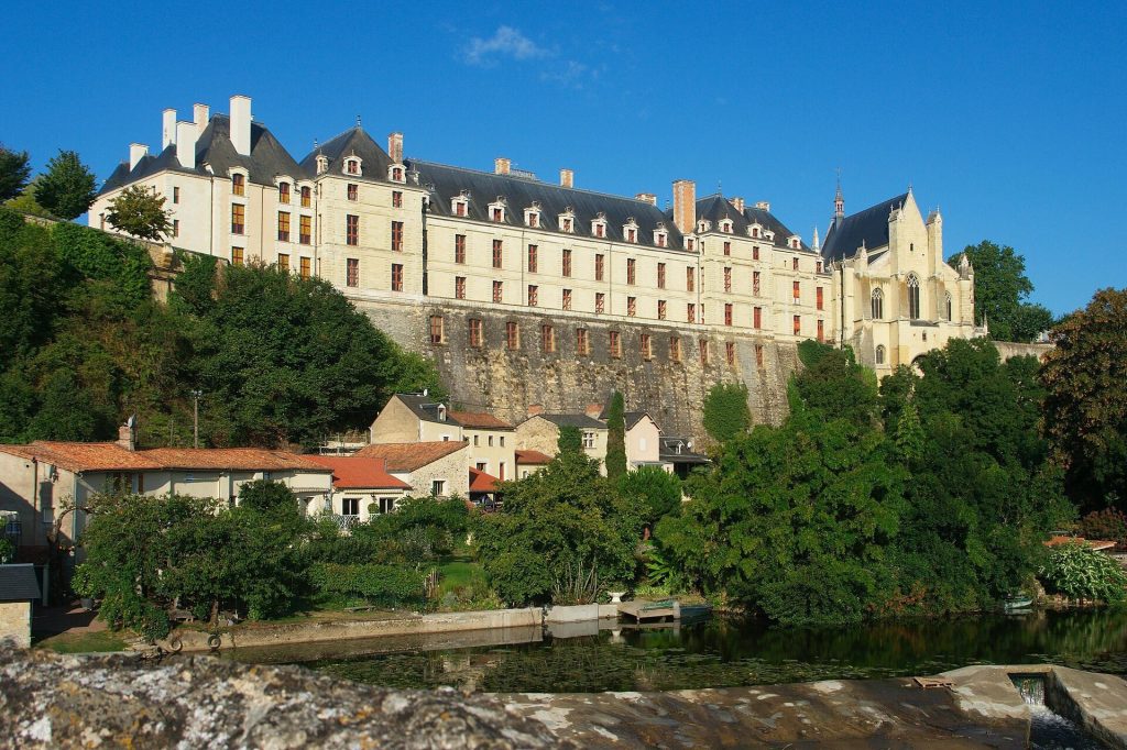Château de Thouars: A French Ducal Residence and Historic Monument 2 Château de Thouars
