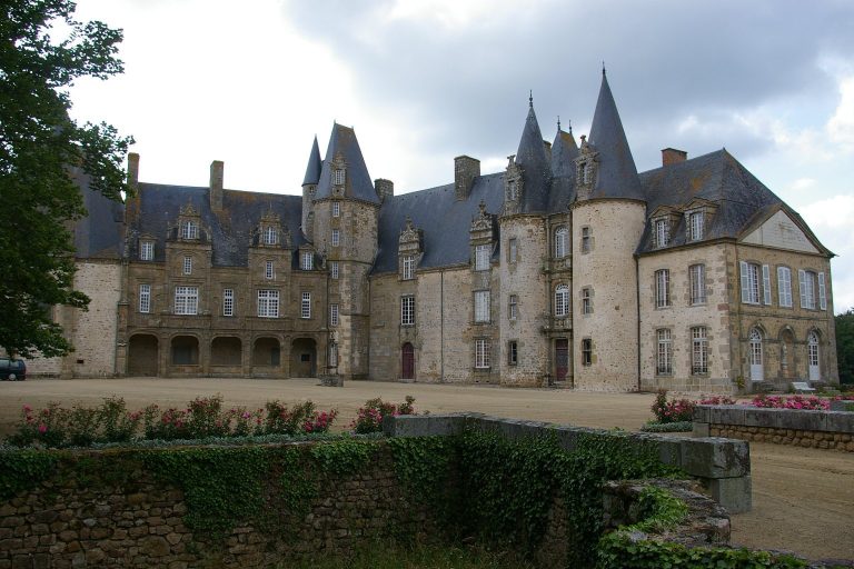 Château du Rocher: A Historic Residence in Mézangers, France
