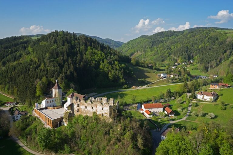 Reichenstein Castle: A Medieval Fortress Transformed into a Renaissance Palace in Austria