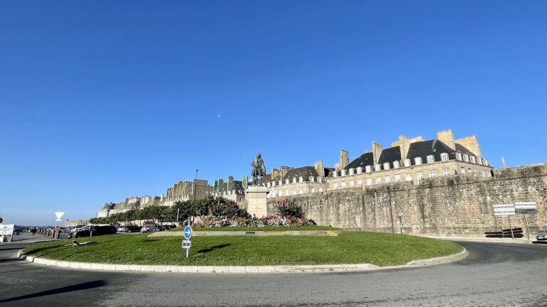 Saint Malo Castle: A Medieval Fortress and Civic Complex in France