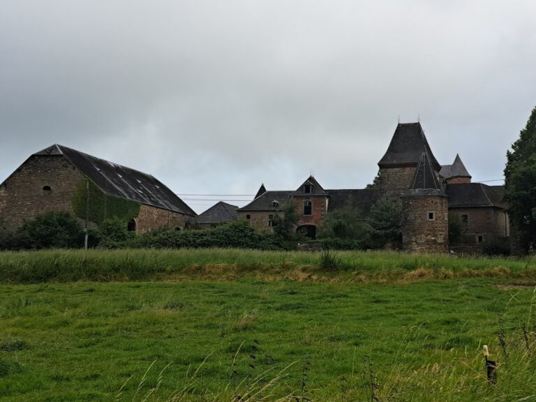 Chateau-ferme de Wartet: A Mosan Castle Farm in Belgium