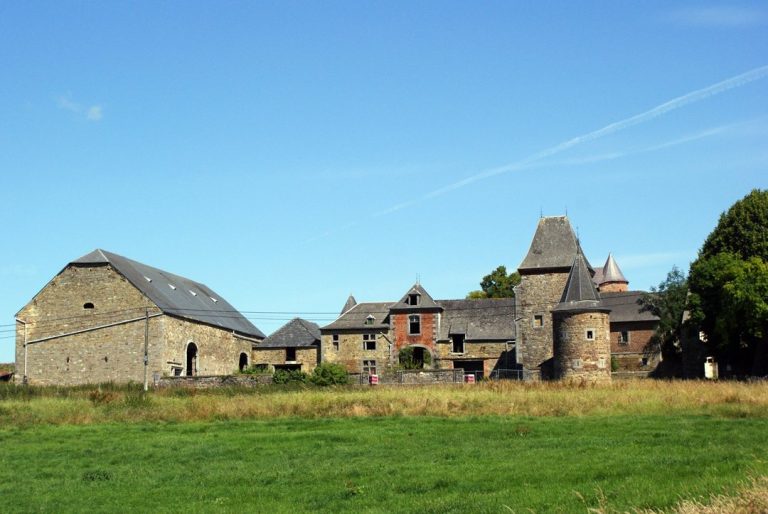 Chateau-ferme de Wartet: A Mosan Castle Farm in Belgium