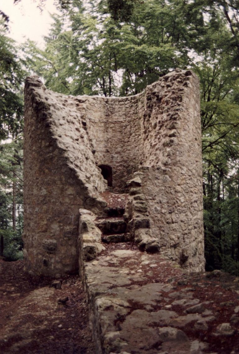 Burg Ehrenfels: A Medieval Noble Castle in Bavaria