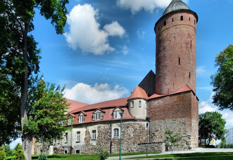 Świdwin Castle: A Medieval Teutonic and Johanniter Commandery in Poland