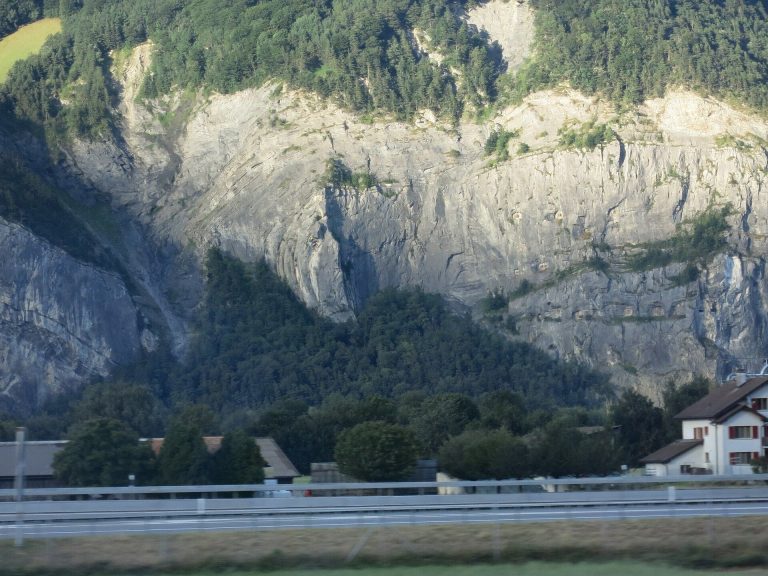 Festung Tschingel: A Swiss Artillery Fortress in Fläsch