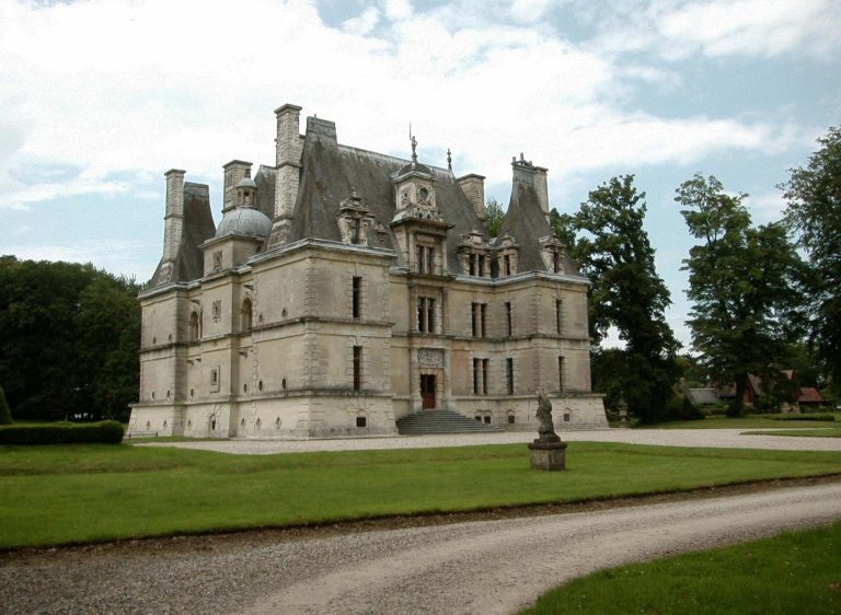 Château de Bailleul: a Renaissance Residence in France