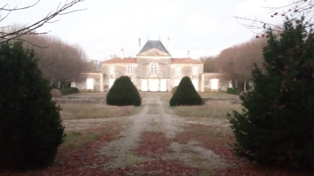 Château de Beaufief: An Eighteenth-Century Country Residence in France 1 Château de Beaufief
