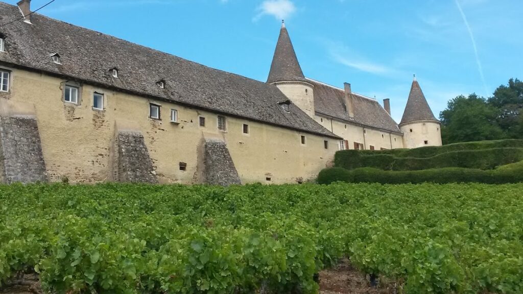 Château de Varennes: A Former Fortified Castle in France 1 Château de Varennes