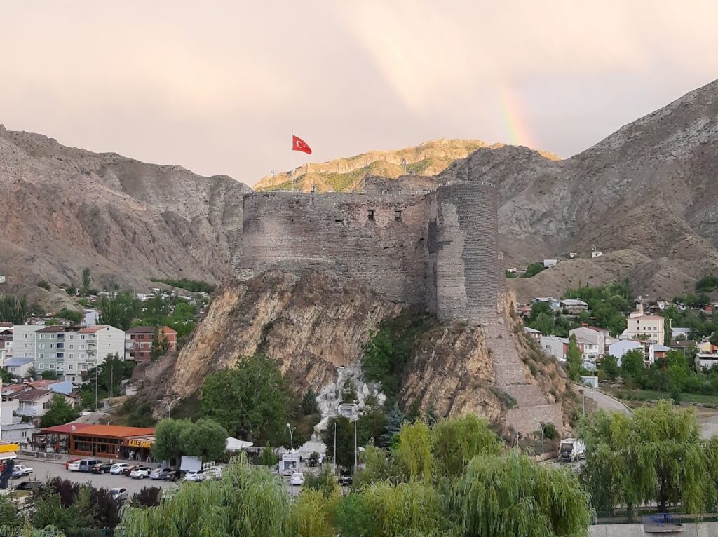 Oltu Castle: A Historic Fortress in Türkiye 2 Oltu Castle