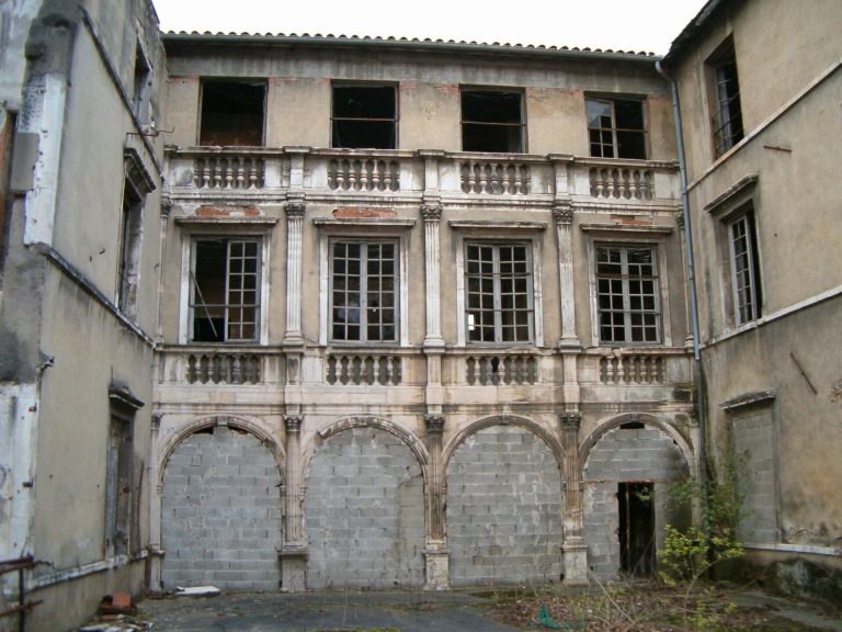 Château du Grand Perron: Renaissance Residence and Former Fortress