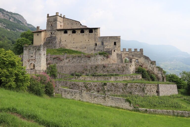 Castelnuovo di Noarna: A Medieval Castle and Renaissance Residence in Italy