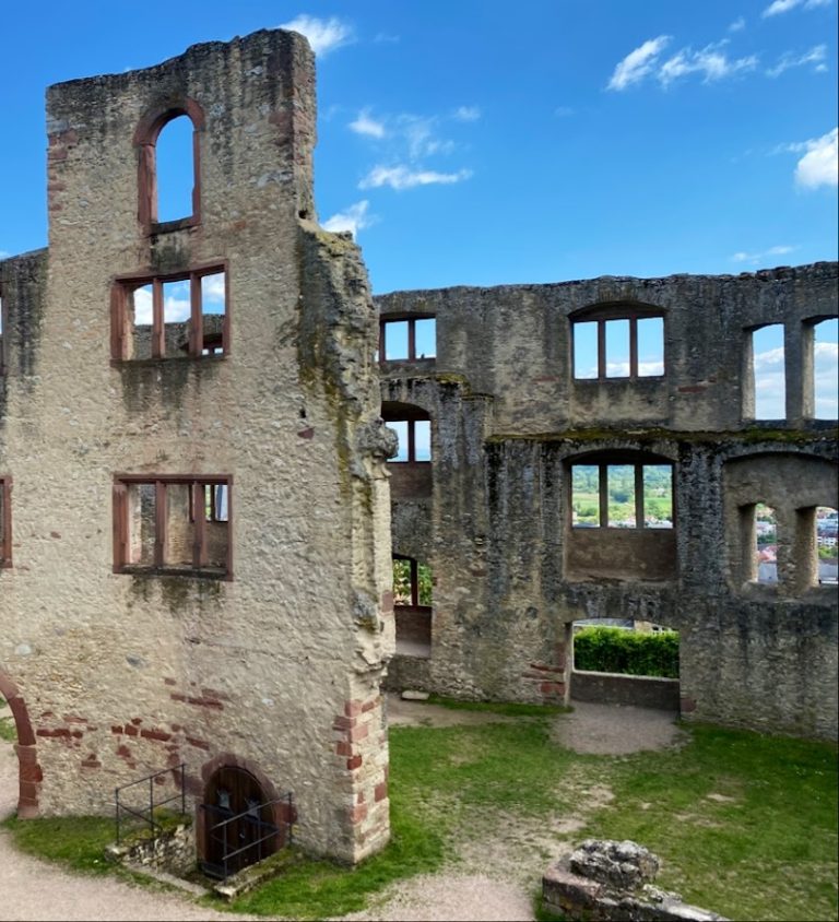 Castle Landskron: A Ruined Royal Hill Castle in Oppenheim, Germany